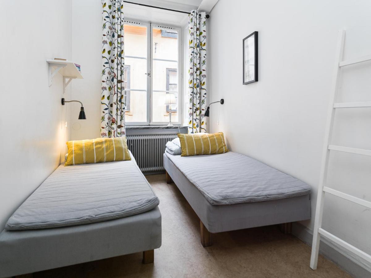 Small Twin Room with Shared Bathroom - quiet street view